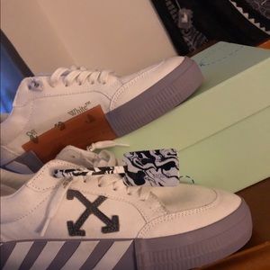 Off-White Vulcanized Low